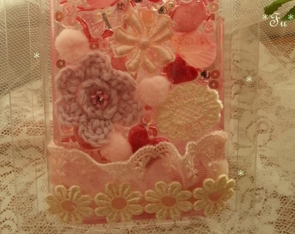 *ふう* iPhone６カバー＊ピンクにデコってます＊編み花＊刺繍の花＊ビーズ＆スパンコール 5枚目の画像