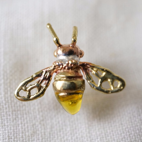 セイヨウミツバチ（1匹）ピアス、イヤリング、ピンブローチ ピアス 