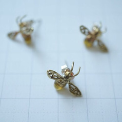 一隻耳朵的日本蜜蜂耳環（也有耳環） 第3張的照片