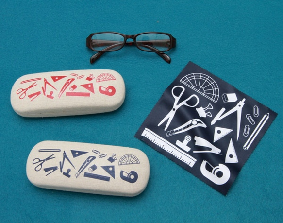 眼鏡的組&lt;眼鏡盒和眼鏡吸塵器&gt; 第2張的照片