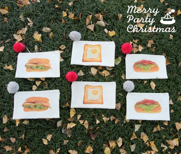 クリスマス限定＊ポンポンつき3種のごちそうパンのポーチ 1枚目の画像