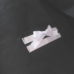 ベ様専用　撥水タイプスモック巾着付　　黒×白リボン　160 2枚目の画像