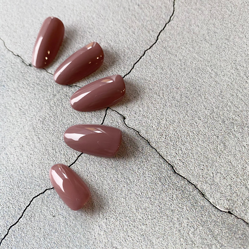 肌馴染み◎ ワンランク大人のカラー♪ くすみ 単色 ネイルチップ は