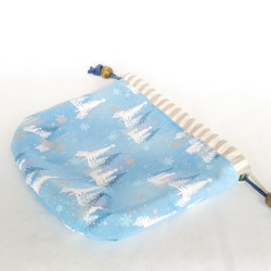 リバーシブル・Xmas巾着（ツリーと雪の結晶・ブルー） 3枚目の画像