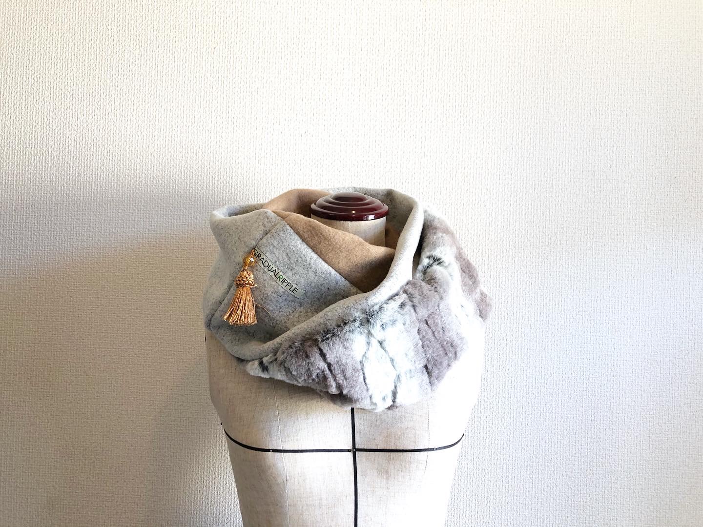 【アイボリー×ベージュ・ベルギー産ラビット風ファーのスヌード】