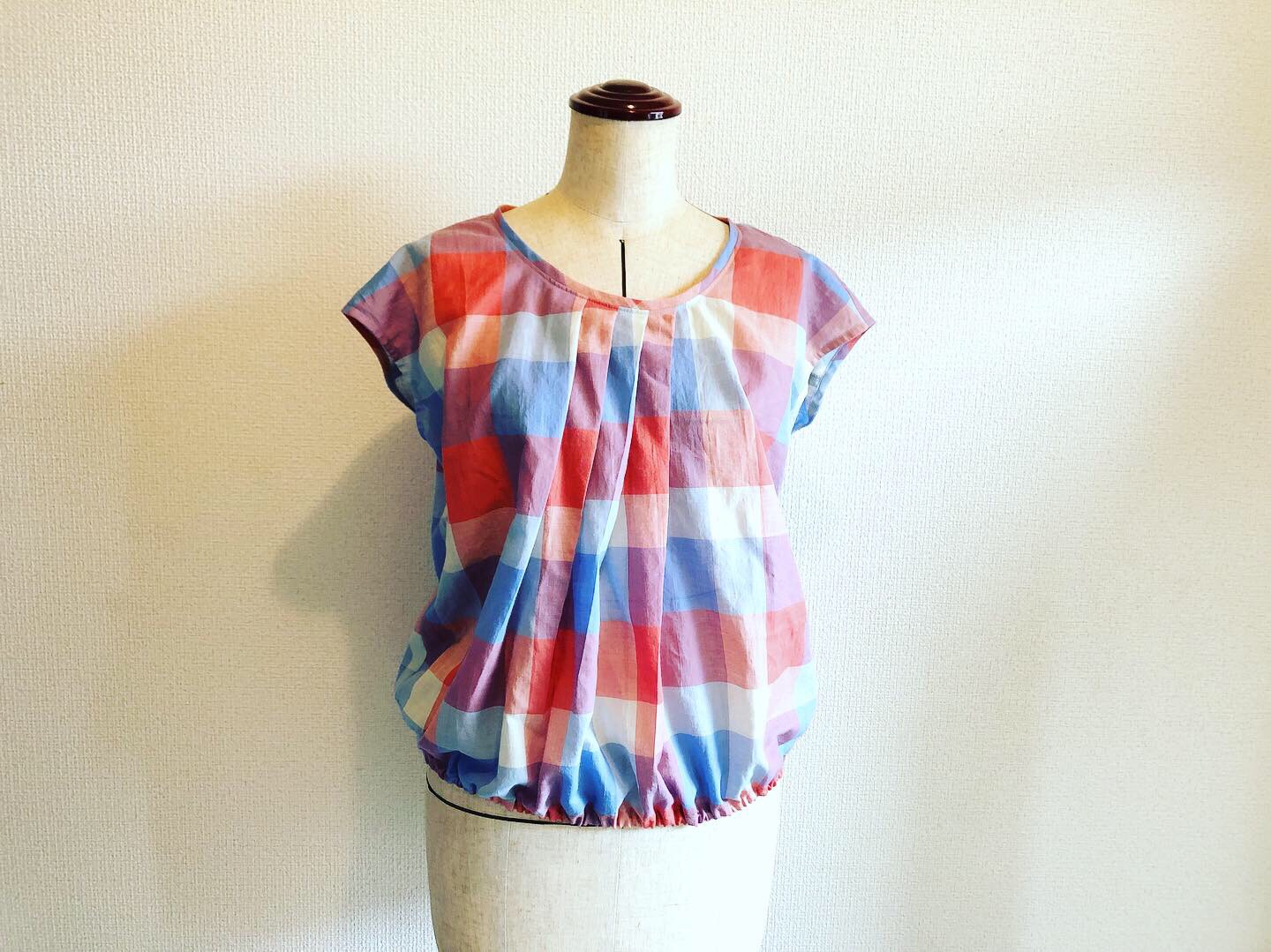 【マドラスオレンジのフレンチスリーブブラウス】 7,200円