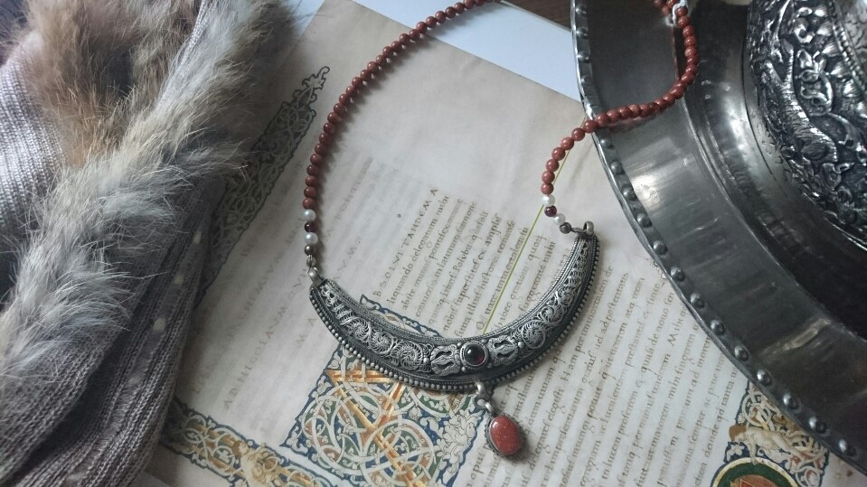 【一点もの】ガーネットとゴールドストーンのチベットネックレス