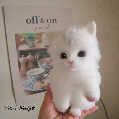 白猫 ペルシャ 羊毛フェルト ハンドメイド 子猫 cat 羊毛フェルト ema