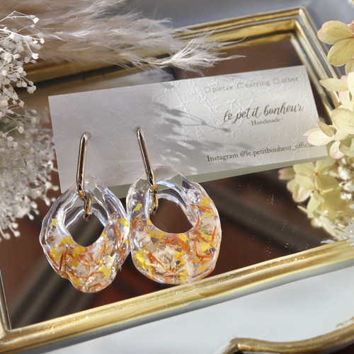 フラワー レジン ホワイト ピアス ハンドメイド イヤリング変更可 楽天