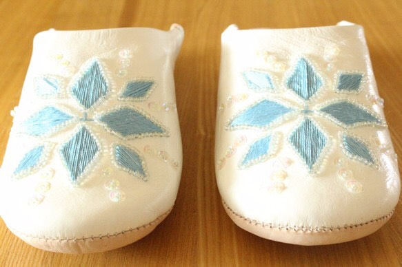 美麗的刺繡手工拖鞋/阿米拉/獨特的設計/白×淺藍/拖鞋拉貝爾 第3張的照片