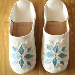美麗的刺繡手工拖鞋/阿米拉/獨特的設計/白×淺藍/拖鞋拉貝爾 第4張的照片