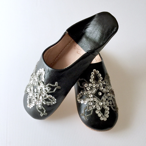 免費送貨，直到11/6優雅拖鞋蕾哈娜黑色（僅在日本）☆☆SALE手工縫製的刺繡 第1張的照片