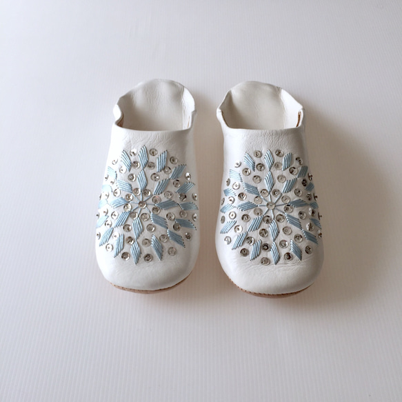 優雅的白色拖鞋免費送貨手工縫製的刺繡*淺藍 第5張的照片