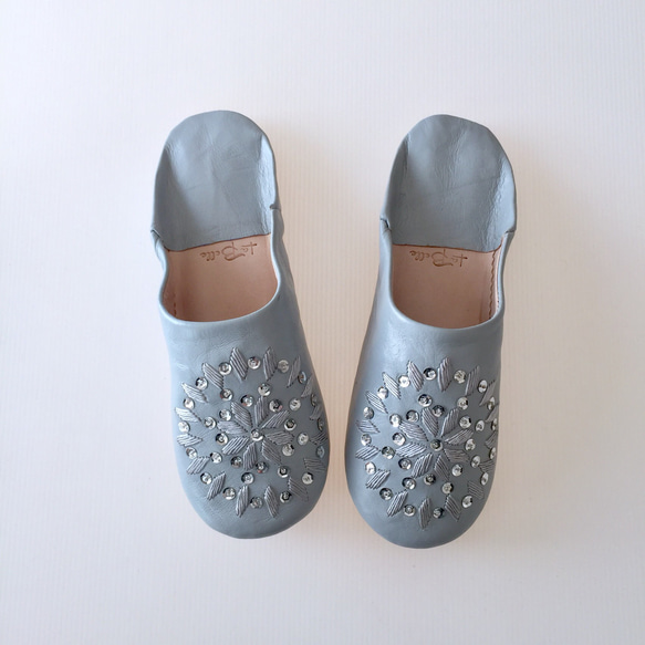 免費送貨到11/6（僅在日本）高雅的拖鞋Arinasu灰色×灰色手工縫製刺繡 第2張的照片