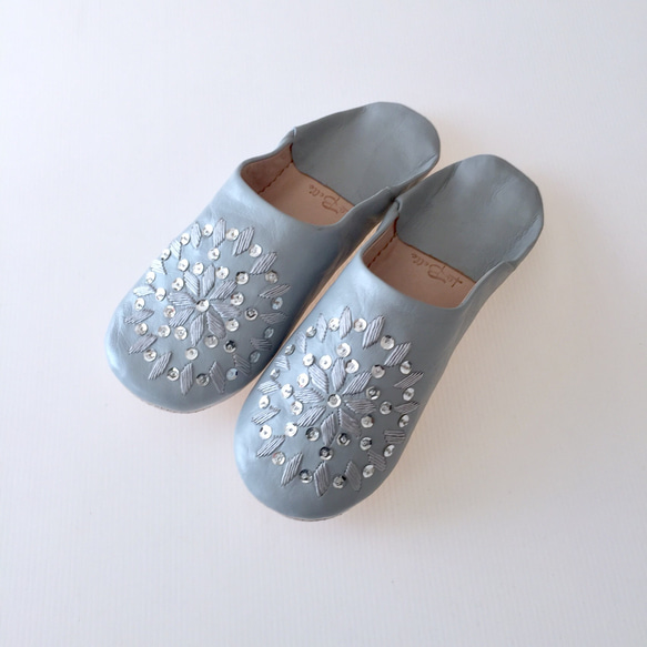 免費送貨到11/6（僅在日本）高雅的拖鞋Arinasu灰色×灰色手工縫製刺繡 第3張的照片