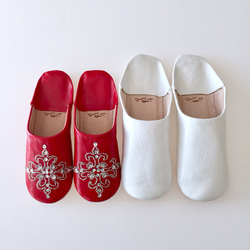 拖鞋Rapera鮮豔的紅色和白色的簡單集合 第2張的照片