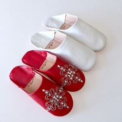 拖鞋Rapera鮮豔的紅色和白色的簡單集合 第3張的照片