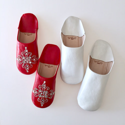 拖鞋Rapera鮮豔的紅色和白色的簡單集合 第4張的照片