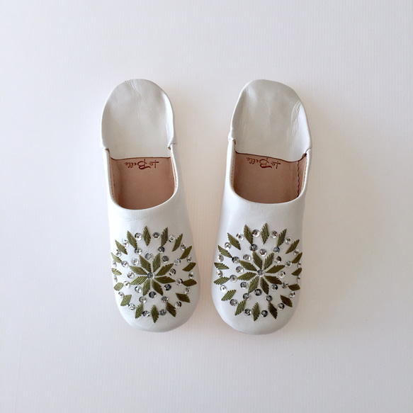 送料無料　綺麗な刺繍バブーシュ　アリナス 白×オリーブ 2枚目の画像