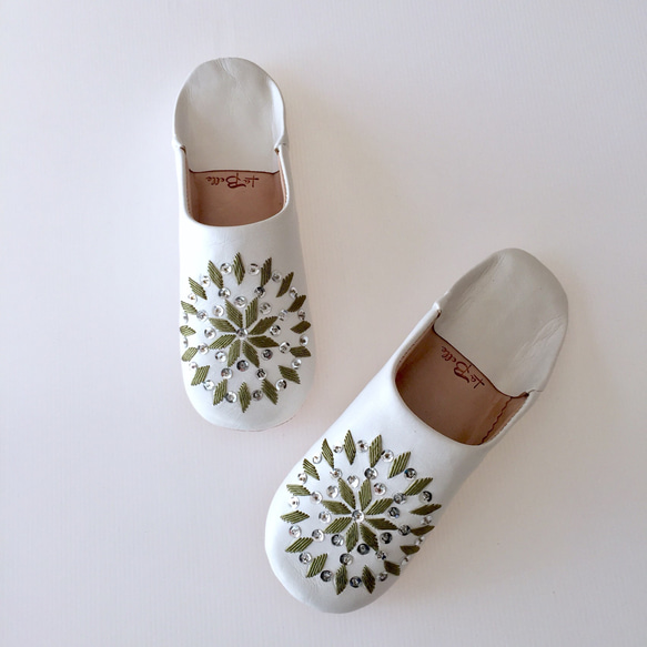 送料無料　綺麗な刺繍バブーシュ　アリナス 白×オリーブ 3枚目の画像