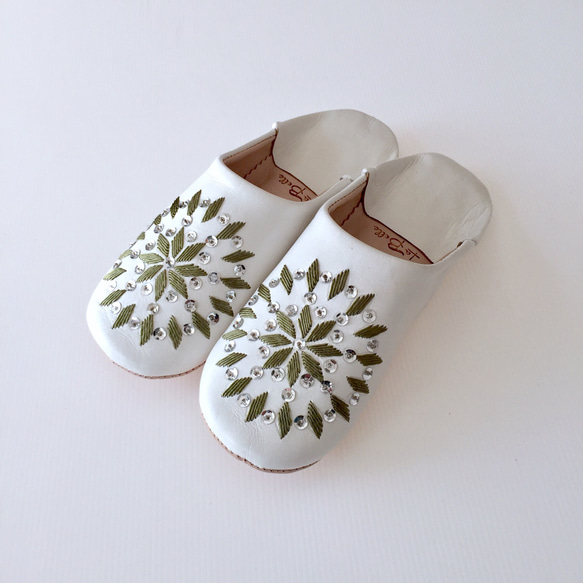 送料無料　綺麗な刺繍バブーシュ　アリナス 白×オリーブ 4枚目の画像