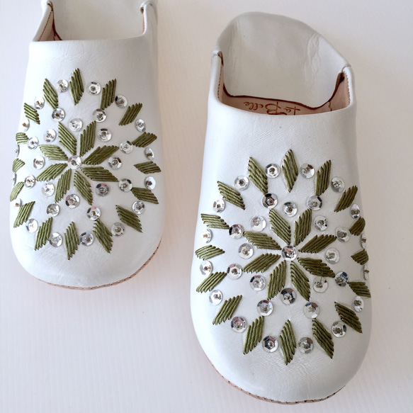 送料無料　綺麗な刺繍バブーシュ　アリナス 白×オリーブ 5枚目の画像