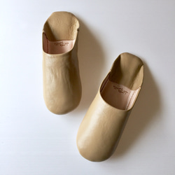 簡單的拖鞋柔軟的赭石 第4張的照片