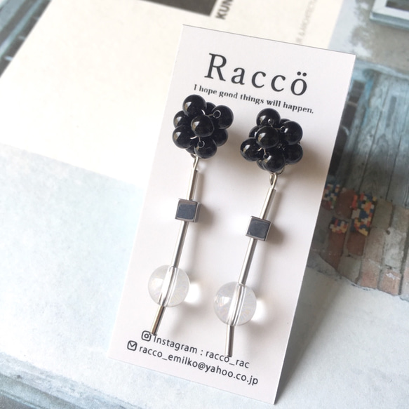 2way flower motif pierce(ブラック、ホワイト) ステンレスピアス 2枚目の画像