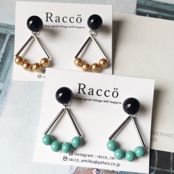 2way triangular motif pierce(ゴールド、グリーン) ステンレスピアス 1枚目の画像