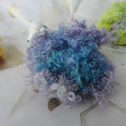 手紡ぎ糸　お花のヘアゴム 2枚目の画像