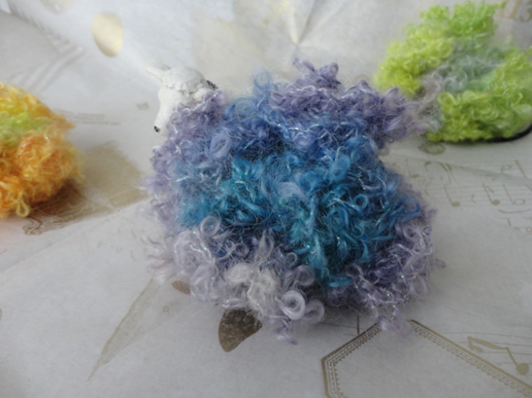 手紡ぎ糸　お花のヘアゴム 2枚目の画像