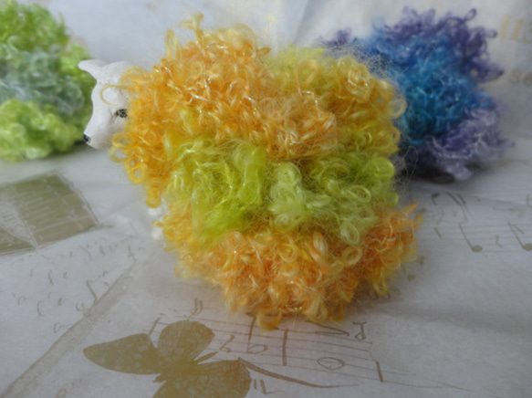 手紡ぎ糸　お花のヘアゴム 4枚目の画像