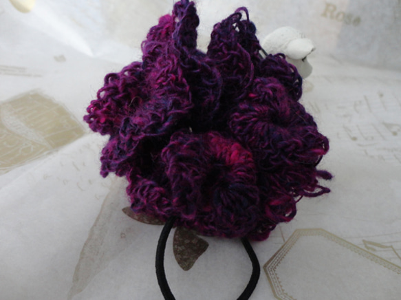 手紡ぎ糸のコサージュ 3枚目の画像