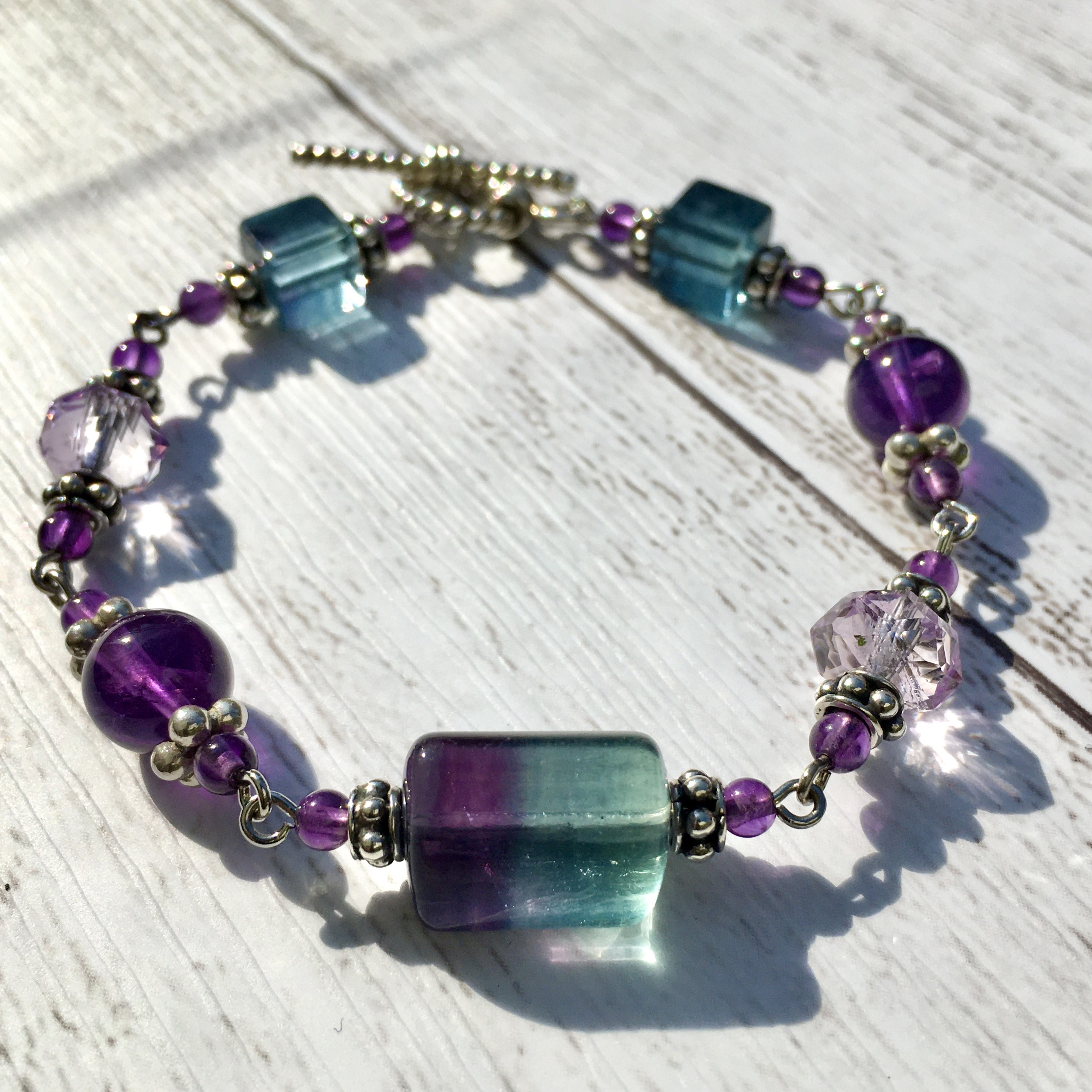 再販 マルチカラーフローライトのブレスレット アメジスト カレンシルバー バリシルバー パープル 天然石