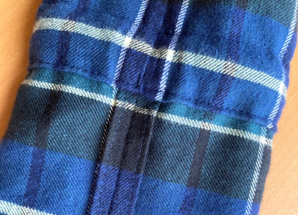 タータンチェックのボトルカバー、巾着スタイル／ブルーとグリーン（ダーク系） 3枚目の画像