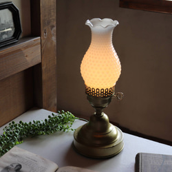 西洋アンティーク～おしゃれなガラス、フリル乳白色～スタンド 西洋アンティーク～おしゃれなガラス、フリル乳白色～スタンド