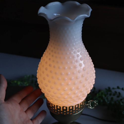 西洋アンティーク～おしゃれなガラス、フリル乳白色～スタンド 西洋アンティーク～おしゃれなガラス、フリル乳白色～スタンド