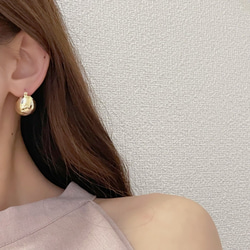 韓国ファッション　丸みがかわいらしいピアス　アクセサリー 　ゴールド157　シルバー158 2枚目の画像