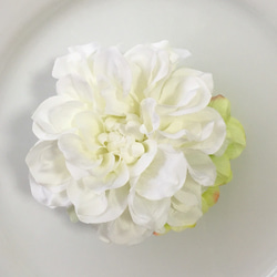 大麗花和繡球花 2way 胸花（白色 x 綠色） 第2張的照片