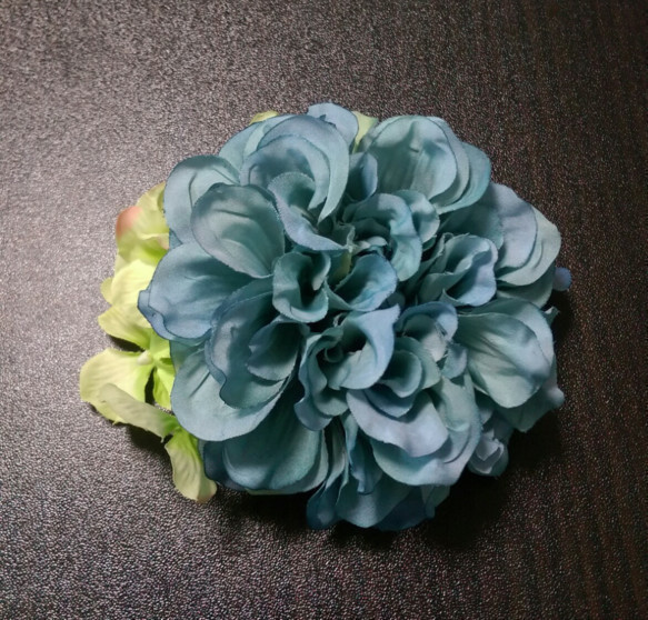 大麗花和繡球花的2路胸花（仿古藍色x綠色） 第1張的照片