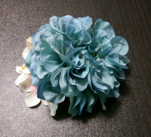 大麗花和繡球花（古董藍×淡粉色）雙向胸花 第1張的照片