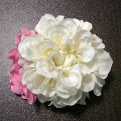 大麗花和繡球花 2way 胸花（白色 x 粉色） 第1張的照片
