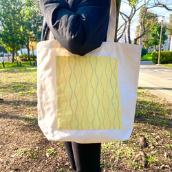刺し子トートL  立涌/黄色　キャンバス　大きめ肩がけ　ショルダー　旅行バッグ　お買い物　エコバッグ　刺繍 2枚目の画像