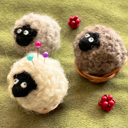 羊と籐のピンクッション 1枚目の画像