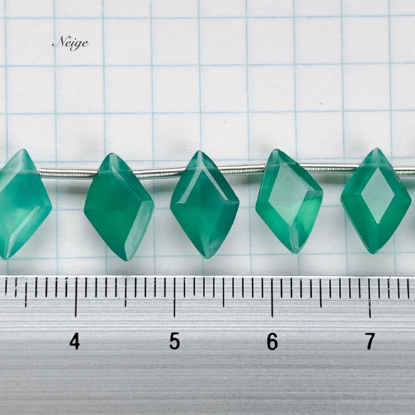 宝石質グリーンオニキスAAA　ダイヤファセットカット11×7mm 2粒 天然石パーツ販売 4枚目の画像