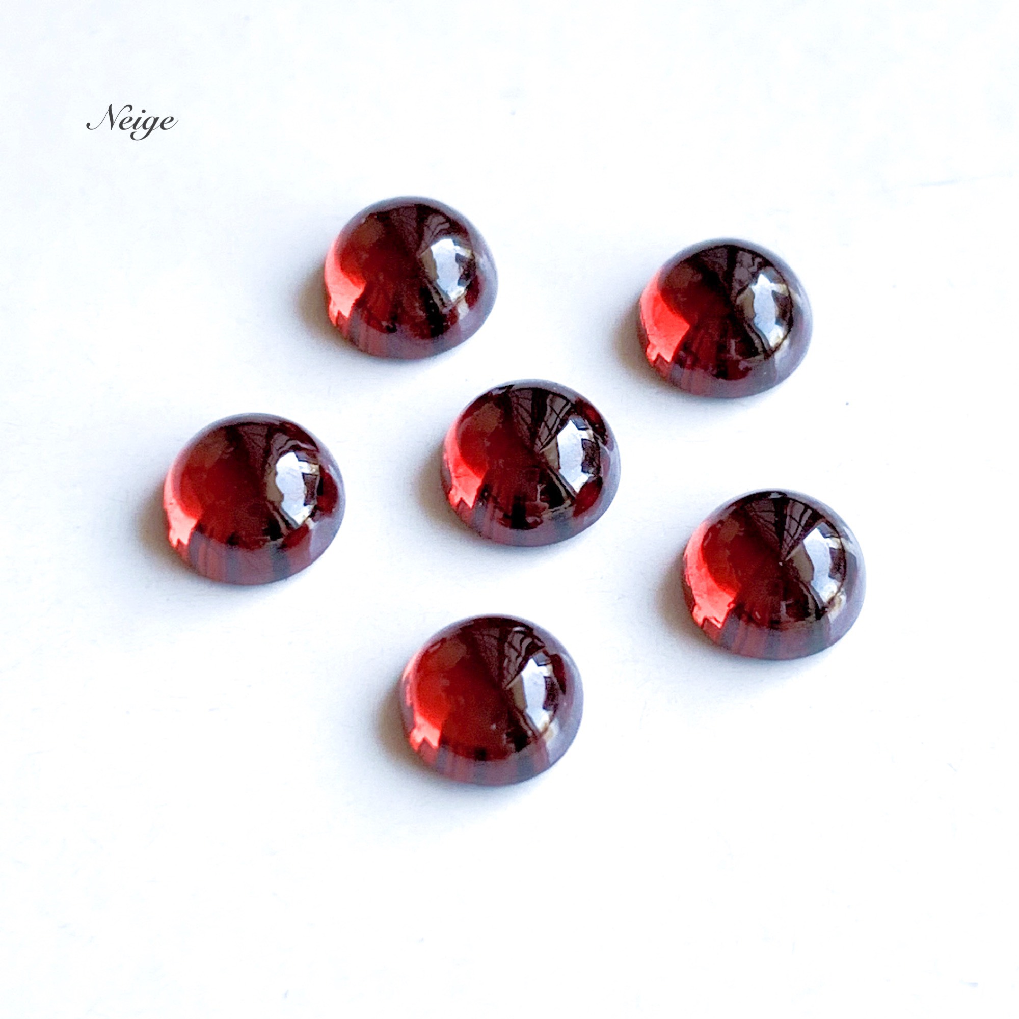 宝石質モザンビークガーネットAAA ラウンド カボション 6×6mm 1 宝石質モザンビークガーネットAAA ラウンド カボション 6×6mm 1