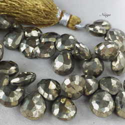 宝石質ゴールデンパイライトAAA　ペアシェイプ　ブリオレットカット 14kgfチャーム加工 2枚目の画像