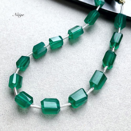 宝石質グリーンオニキスAAA タンブルカット 天然石パーツ 天然石 Neige