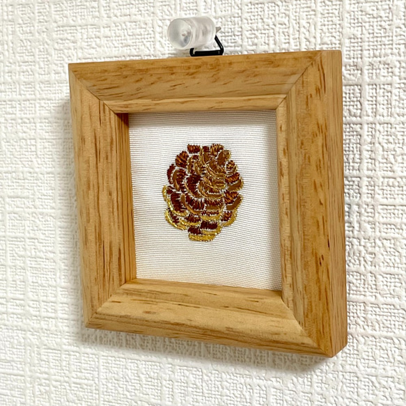 刺繍フレーム クリスマス 松ぼっくり 日本刺繍 壁飾り インテリア雑貨