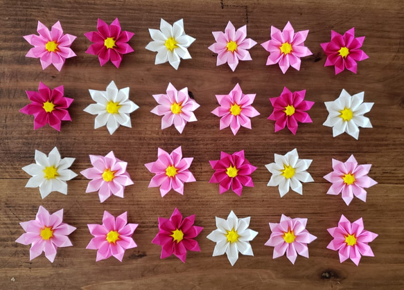 ＊折り紙　ピンク系4色　立体の花飾り(園・施設の壁面飾りなどに)　送料無料＊ 3枚目の画像